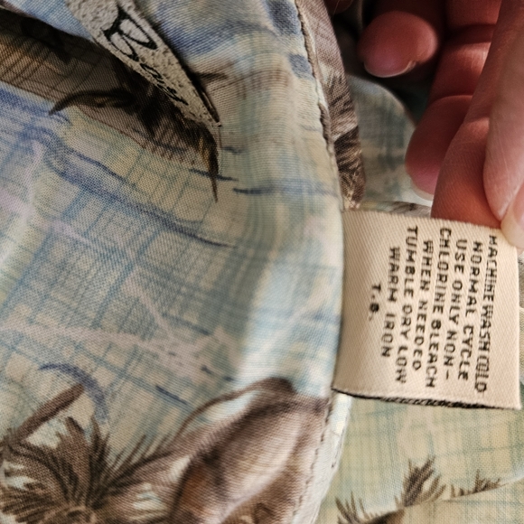 Batek Bay xxl short-sleeved button down. - Picture 6 of 7